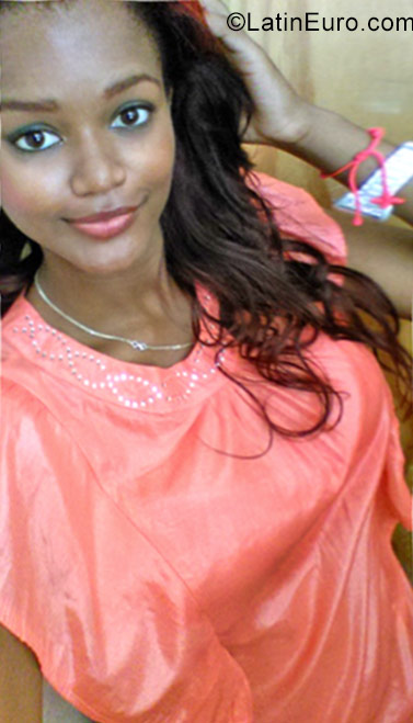 Date this stunning Dominican Republic girl Samy from Higuey DO26831