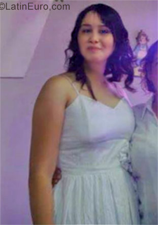 Date this good-looking Brazil girl Jessica from Curitiba BR9830