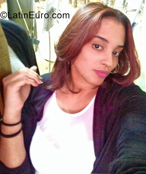 Date this happy Dominican Republic girl Jazmn from Santo Domingo DO26883