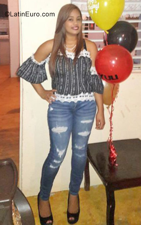 Date this hot Dominican Republic girl Yuliana from Santiago DO26898