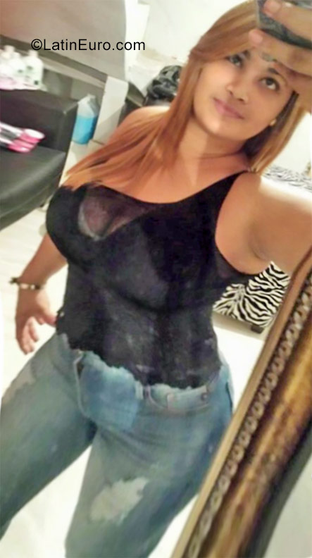 Date this pretty Dominican Republic girl Orquidia from Santo Domingo DO26904