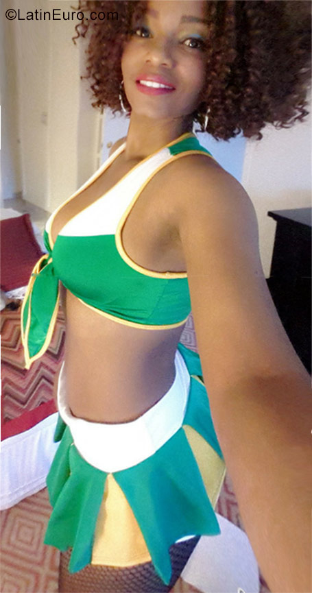 Date this stunning Bahamas girl Nexilina from Freeport BS60