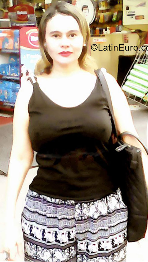 Date this attractive Brazil girl Mary from Fortaleza BR9839