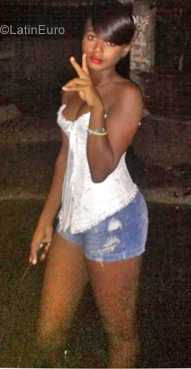 Date this nice looking Dominican Republic girl Claribel from Santo Domingo DO26988