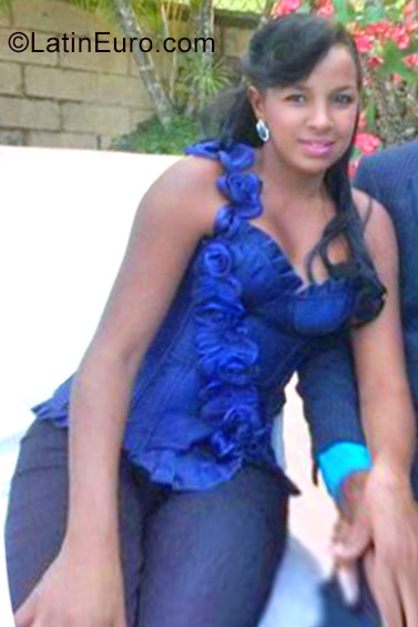 Date this sultry Dominican Republic girl VIANELIS from Bonao DO26997