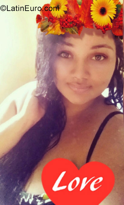 Date this nice looking Dominican Republic girl Oscarina from Puerto Plata DO27001