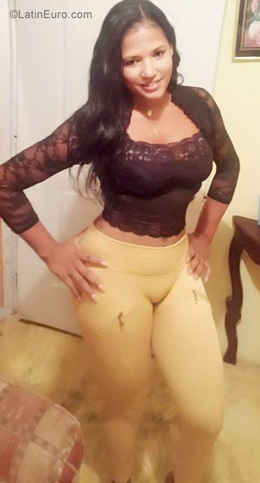 Date this beautiful Dominican Republic girl Amarilis from Santo Domingo DO27024