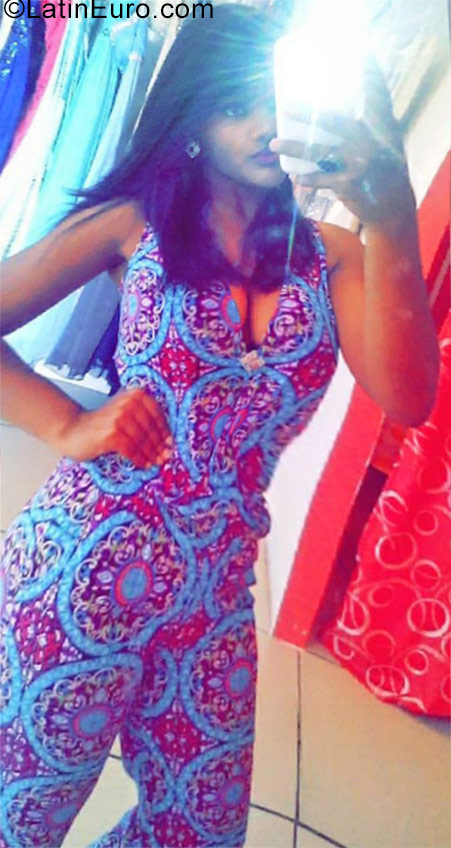 Date this charming Dominican Republic girl Suelky from Santo Domingo DO27096