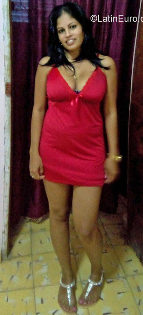 Date this tall Cuba girl Yaneisi - Yani from Havana CU80