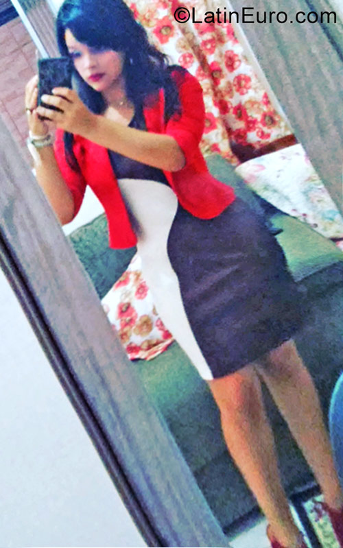 Date this attractive Brazil girl Tanya from Rio De Janeiro BR9870