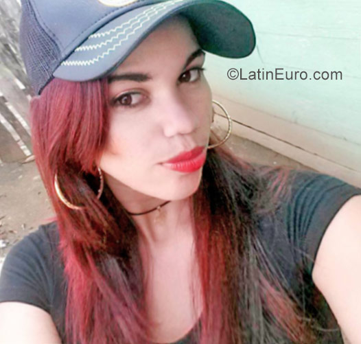 Date this nice looking Dominican Republic girl Yugiry from Mao DO27296