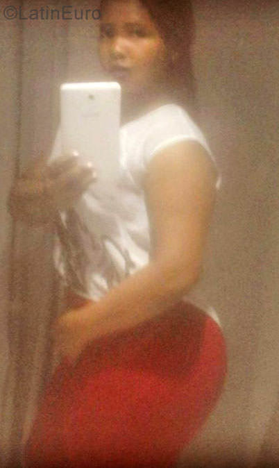 Date this attractive Dominican Republic girl Nairobi from Santo Domingo DO27377