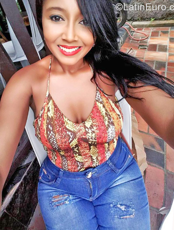 Date this voluptuous Brazil girl Virginia from Belo Horizonte BR9902