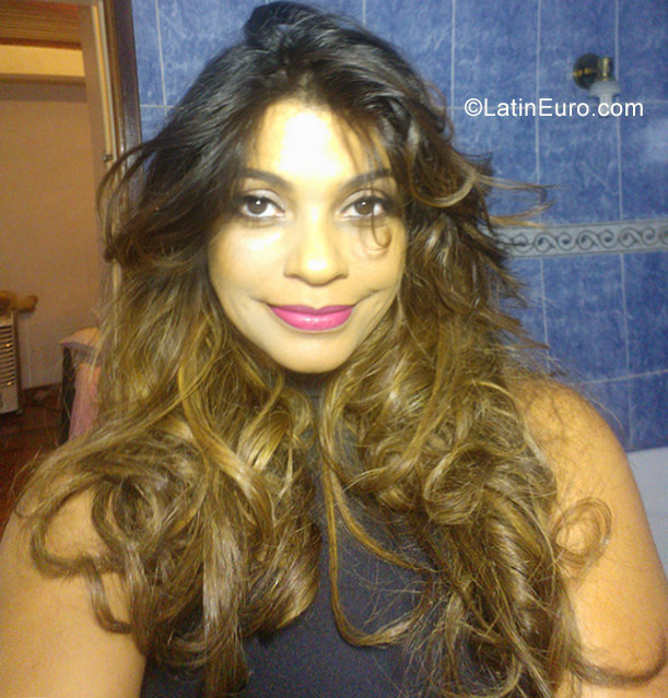 Date this athletic Brazil girl Geovana from Brasilia BR9908