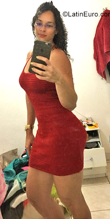 Date this nice looking Brazil girl Eedila from Belem BR9911