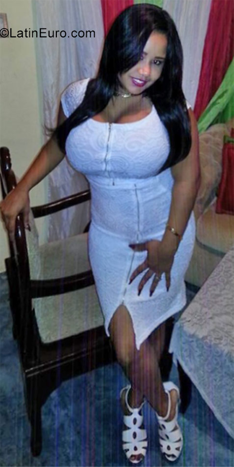 Date this voluptuous Dominican Republic girl Margarita from Santo Domingo DO27667