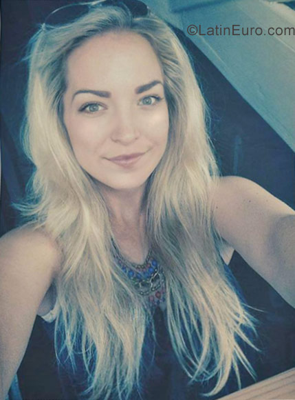 Date this voluptuous United States girl Kate from Forest Hills US17963