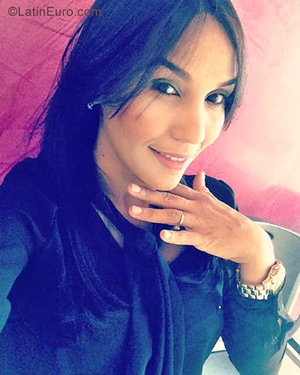 Date this stunning Dominican Republic girl YOKAIRA from La Vega DO27900