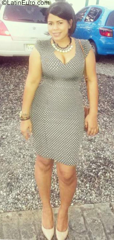 Date this voluptuous Dominican Republic girl Elma from Santo Domingo DO27905