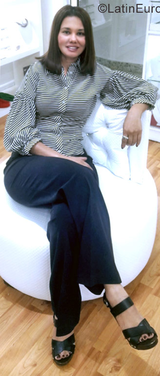 Date this hard body Dominican Republic girl Victoria from Santo Domingo DO27946