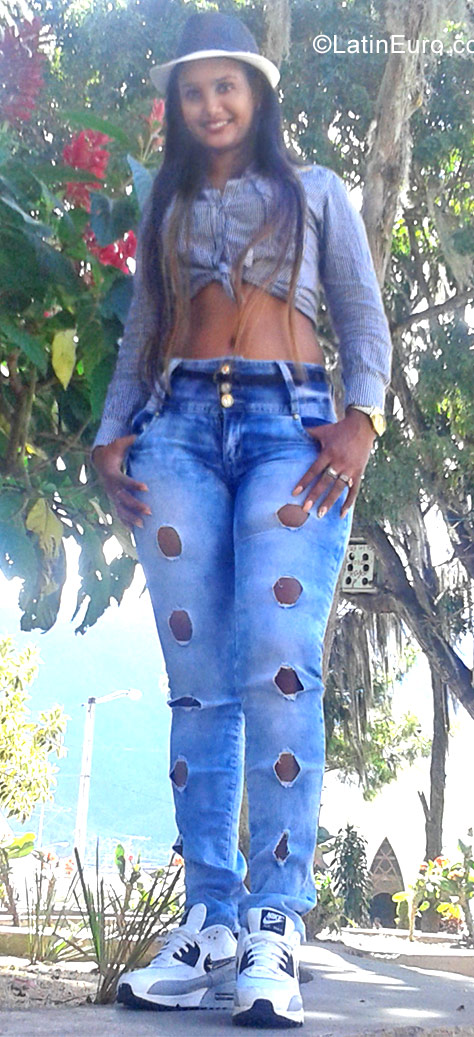 Date this athletic Panama girl Lorena from Panama City PA1059
