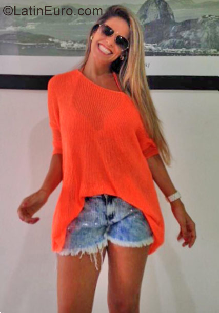 Date this happy Brazil girl Priscila from Rio De Janeiro BR9958