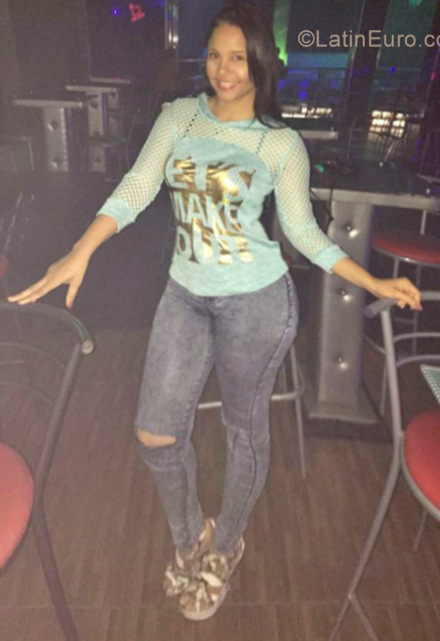 Date this beautiful Dominican Republic girl Carmen from Azua De Compostela DO28060