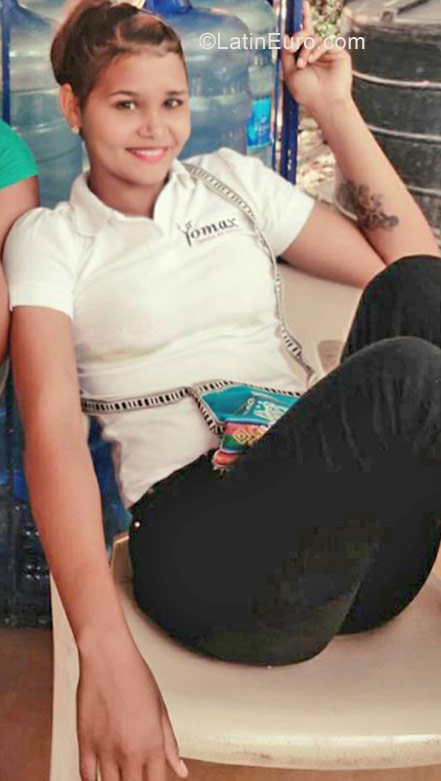 Date this happy Dominican Republic girl Yennifer from Santiago DO28062