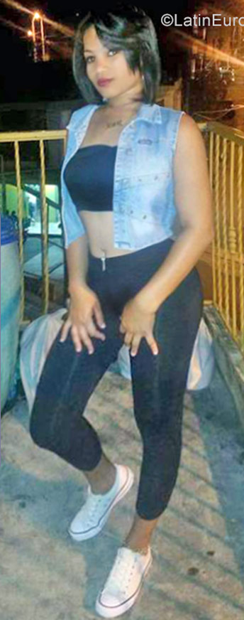 Date this nice looking Dominican Republic girl Esther from Santo Domingo DO28101