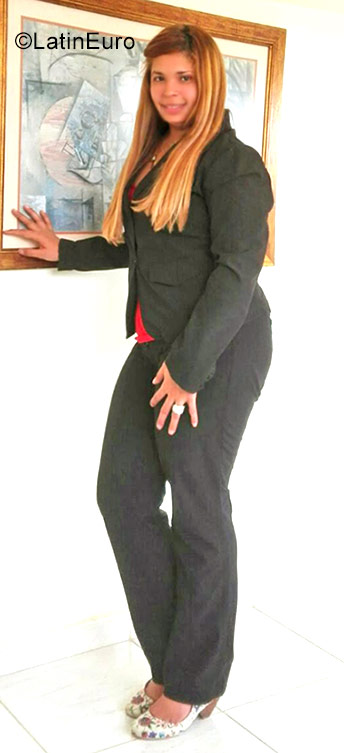 Date this exotic Dominican Republic girl Carolyn from Santo Domingo DO28300