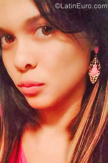 Date this stunning Dominican Republic girl Angelica from Santo Domingo DO40505