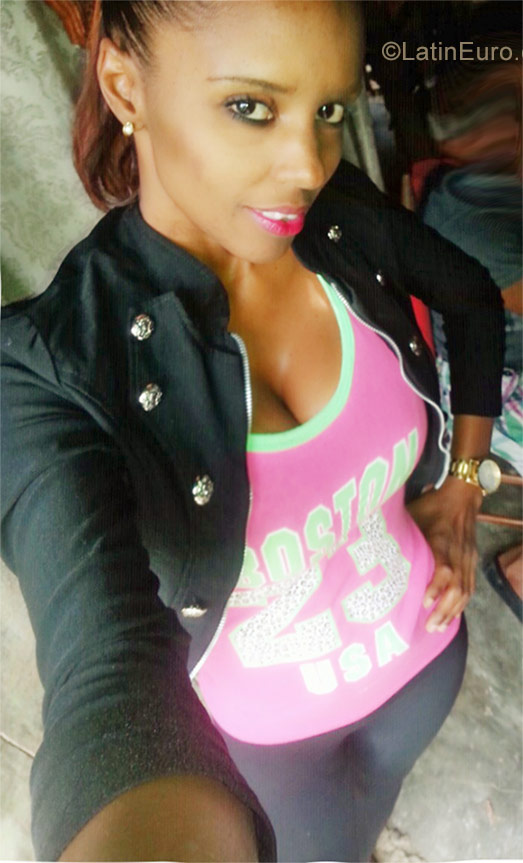 Date this sensual Dominican Republic girl Massiel from Santiago DO28444