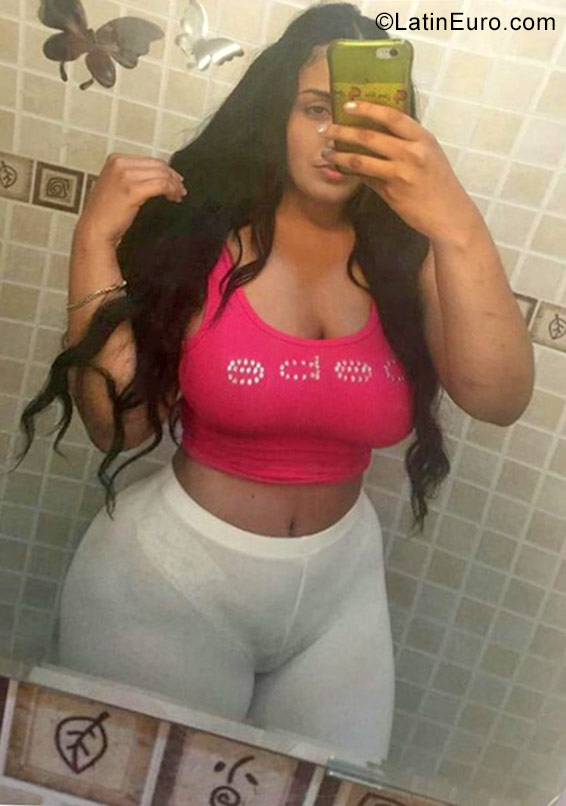 Date this sensual Dominican Republic girl Carolina from Santo Domingo DO28457