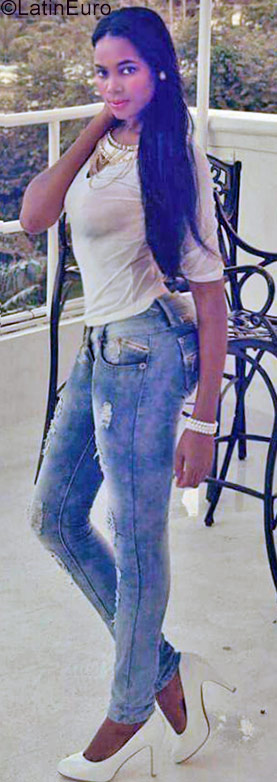 Date this hard body Dominican Republic girl Magdalena from Santo Domingo DO28489