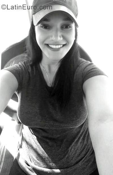 Date this gorgeous Dominican Republic girl Veronica from Santiago DO28490