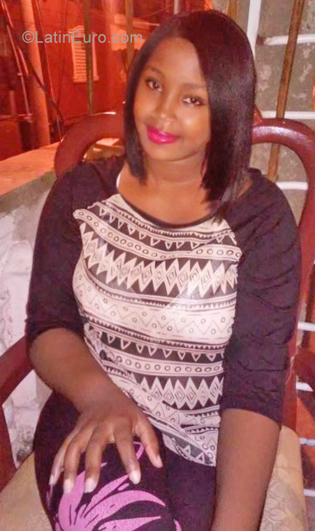 Date this tall Dominican Republic girl Nairobi from Santo Domingo DO28547
