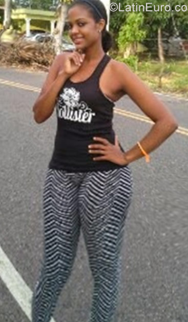 Date this beautiful Dominican Republic girl Laura from Castillo DO28617