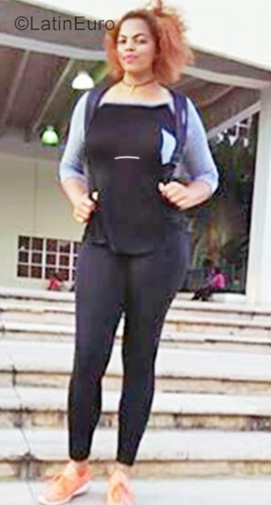 Date this happy Dominican Republic girl Ruby from Santo Domingo DO28677