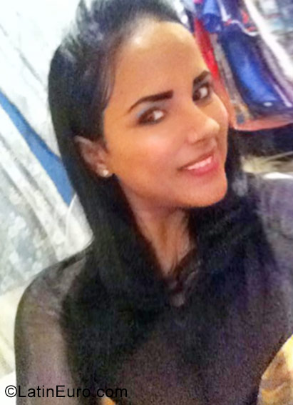 Date this stunning Dominican Republic girl Madelyn from Santiago DO28775