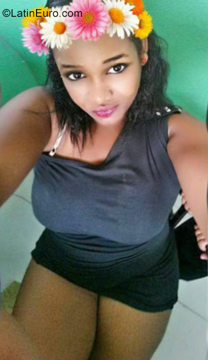 Date this stunning Dominican Republic girl Yohanna from Santiago De Los Caballeros DO28821
