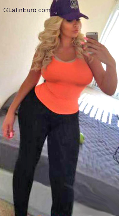 Date this gorgeous Dominican Republic girl Clarisa nativid from Santo Domingo DO28834