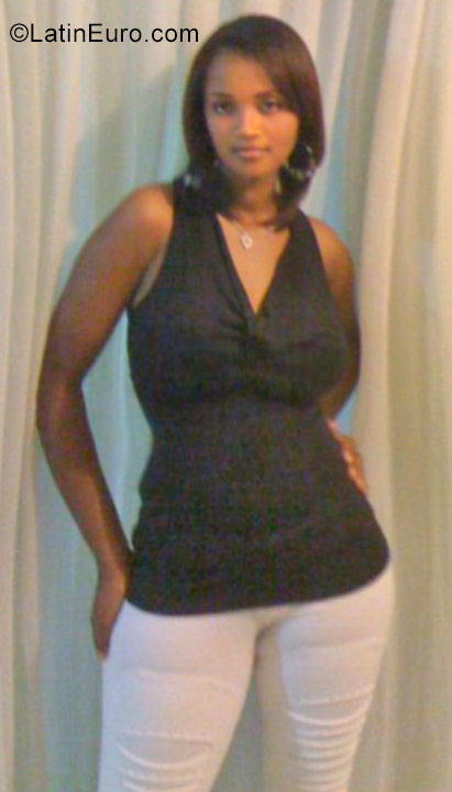 Date this nice looking Dominican Republic girl Claudia from Santiago DO35982