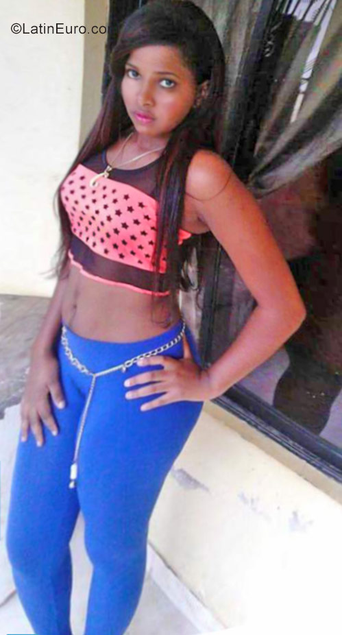 Date this pretty Dominican Republic girl Marys from Santo Domingo DO28955