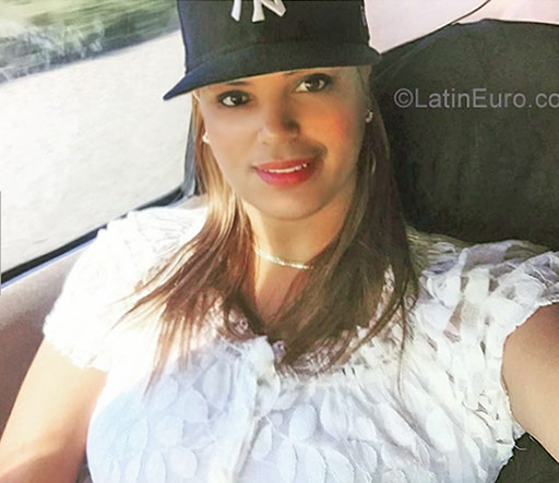 Date this beautiful Dominican Republic girl La bella from Valverde, Mao DO29097
