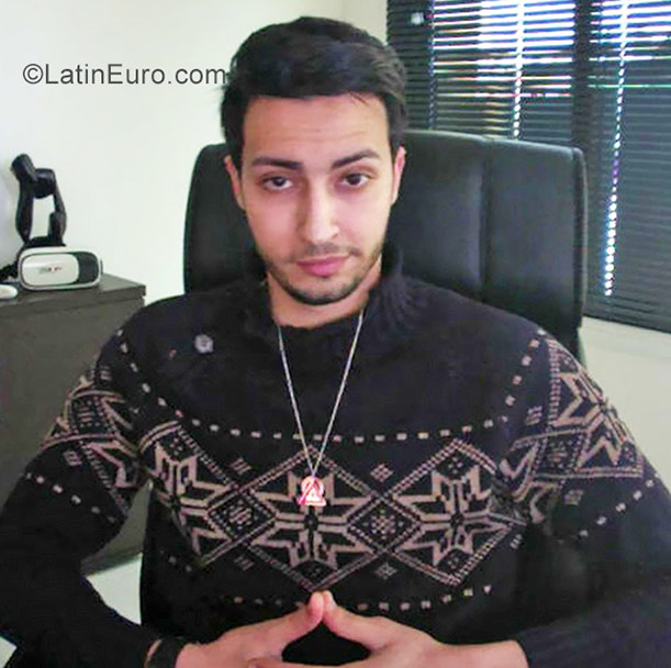 Date this sensual United States man Frank from Los Angeles US18242