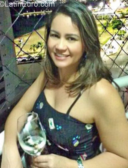 Date this voluptuous Brazil girl Lucvania from Fortaleza BR10086