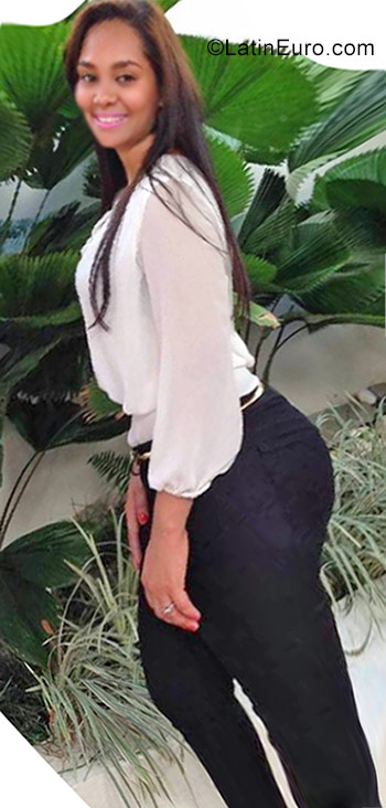 Date this beautiful Dominican Republic girl YESILEN from Santiago DO29274