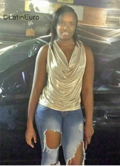 Date this passionate United States girl Kayane from Decatur US18278