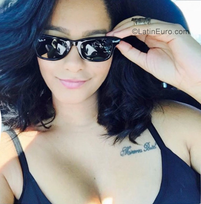 Date this gorgeous Dominican Republic girl Paola from Santo Domingo DO29356