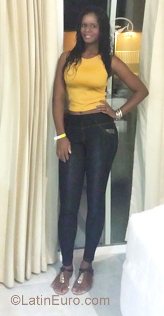 Date this pretty Dominican Republic girl Vieliz from Santo Domingo DO39986